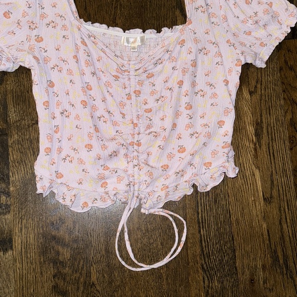 Spring Floral Crop Top 🌷 - Picture 3 of 3